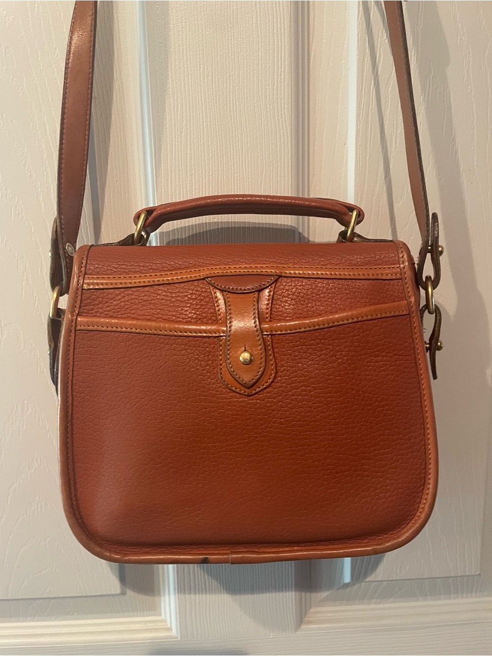 Dooney & Bourke British Tan all weather Leather Handbag. Made in USA Label. - Picture 3 of 8